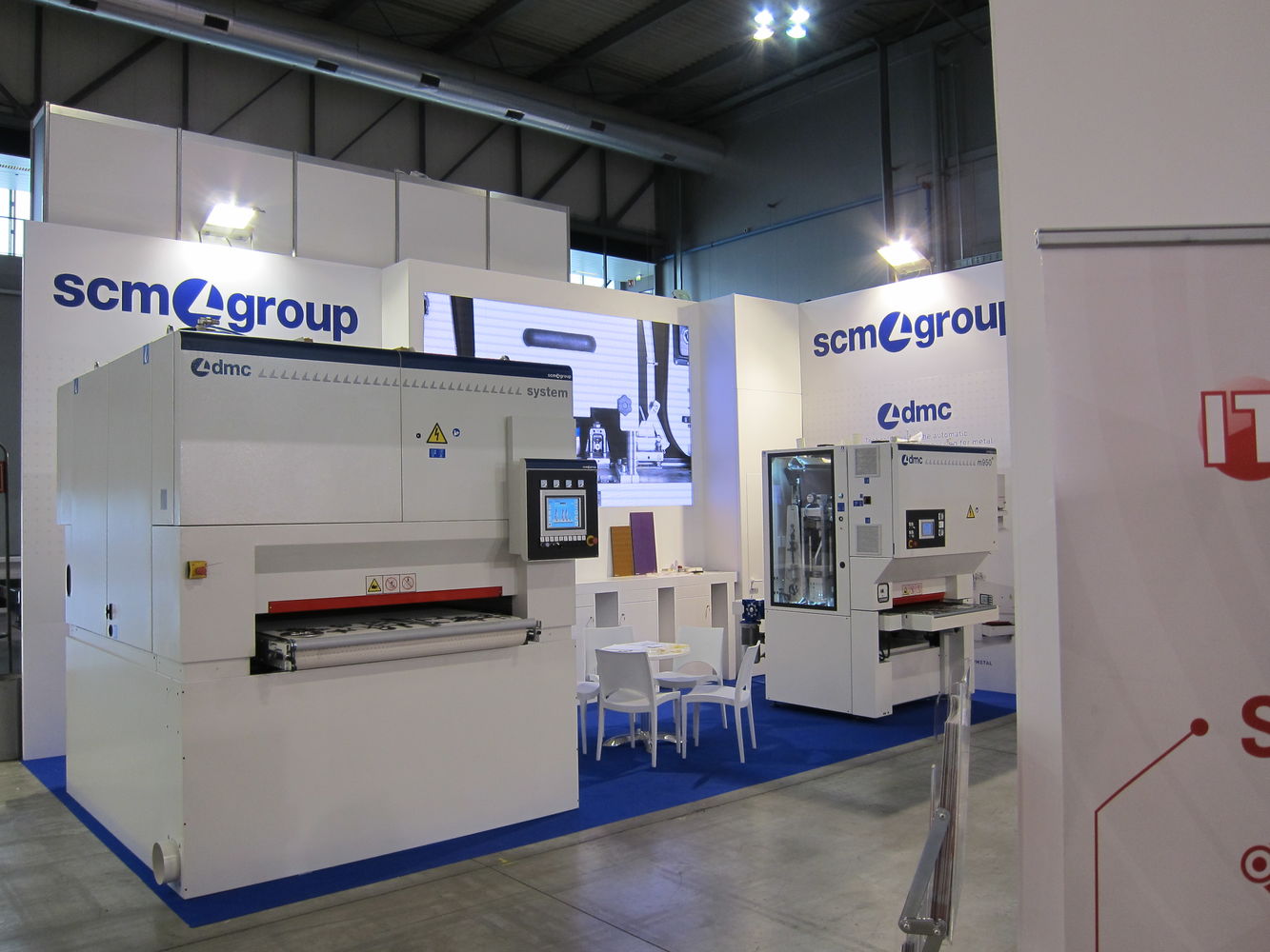 Visitatori da tutto il mondo allo stand DMC alla fiera Emo 2015