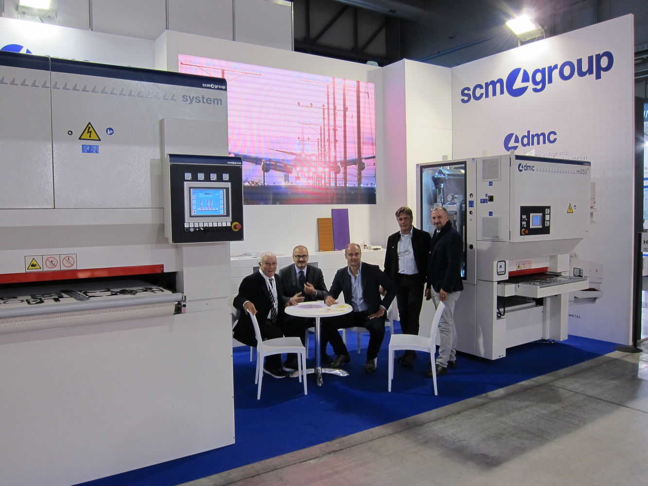 Visitatori da tutto il mondo allo stand DMC alla fiera Emo 2015