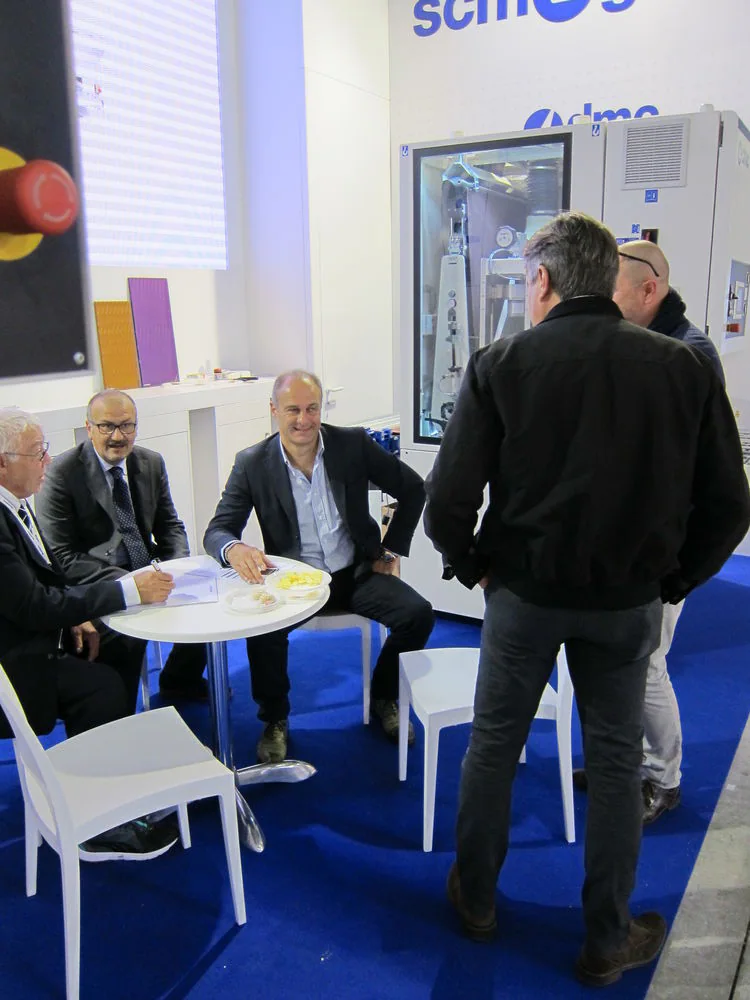 Visitatori da tutto il mondo allo stand DMC alla fiera Emo 2015