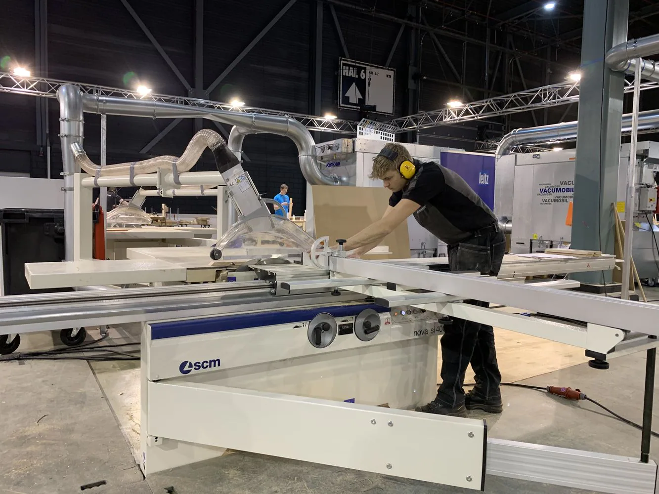 De finalisten van de WorldSkills in Nederland dagen elkaar uit met “Maestro” rake klappen